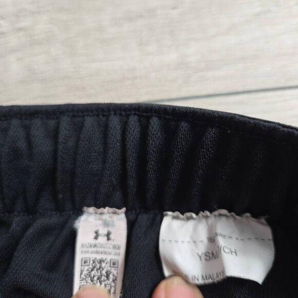 Under Armour athletic shorts YS - Picture 4 of 5